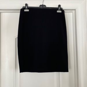 Joseph Ribkoff skirt. Size 10. Knee high.